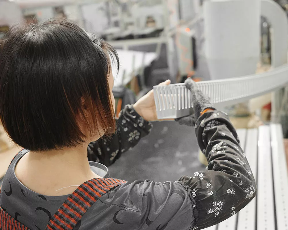 पीवीसी प्लास्टिक ट्रंकिङमा सीई प्रमाणीकरण र राष्ट्रिय मापदण्डहरू बीच के भिन्नताहरू छन्?